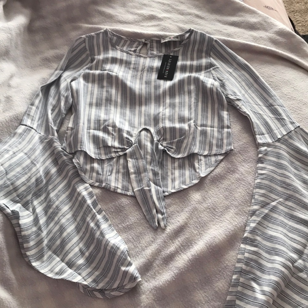 long sleeve cropped shirt